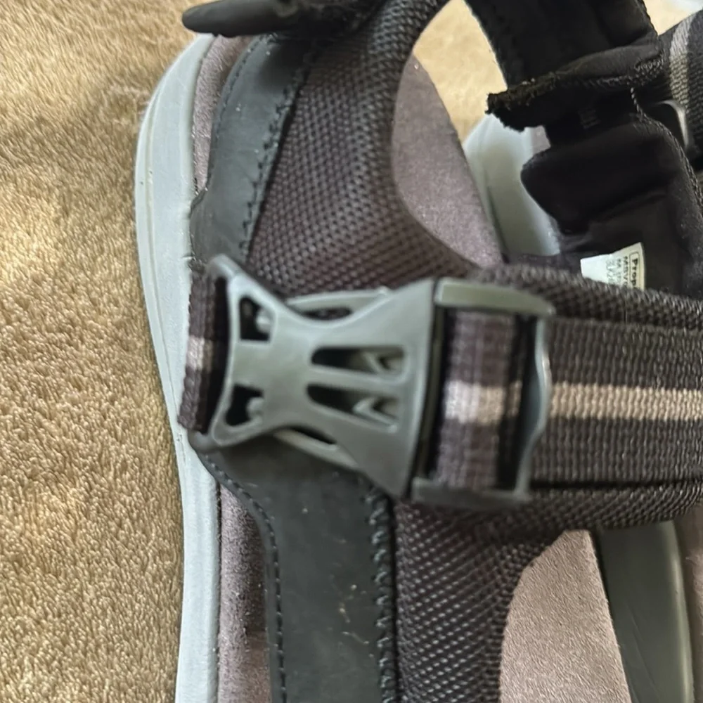 Propet Men’s Dad Strap Eli Black &‎ Grey Sandals